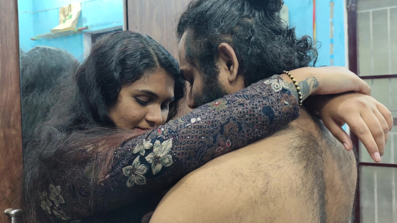 Vaigavarun45: น้องสาวเลี้ยงสนุกกับพี่ชายเลี้ยงและสามี แล้วโดนพี่ชายเลี้ยงเย็ดแรงตอนสามีไม่อยู่บ้าน
