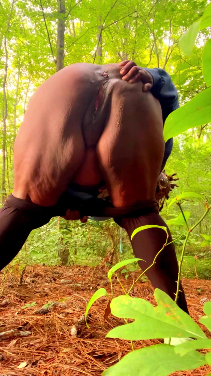 Nookiescookies: Pause pipi dans les bois