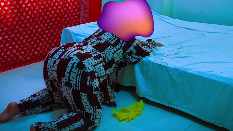 Your Boy's Cum: Mẹ kế nóng bỏng Ấn Độ bị con trai riêng đụ khi cô ấy đang...