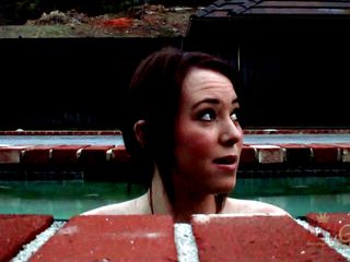 ATKIngdom: Ashley Shannon брала интервью у бассейна
