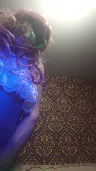 Violet'in travesti dansı.