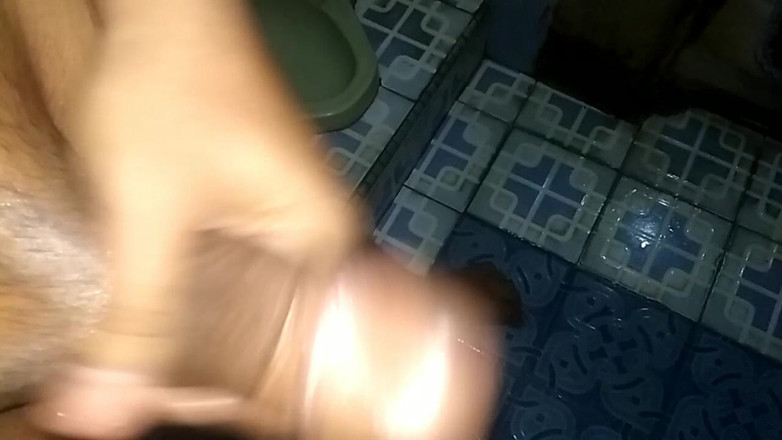 Ferdygege: Зробити мастурбацію з використанням олії, поки хлопець у відпустці