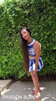 Супер сексуальна гола вболівальниця робить для вас засвіт