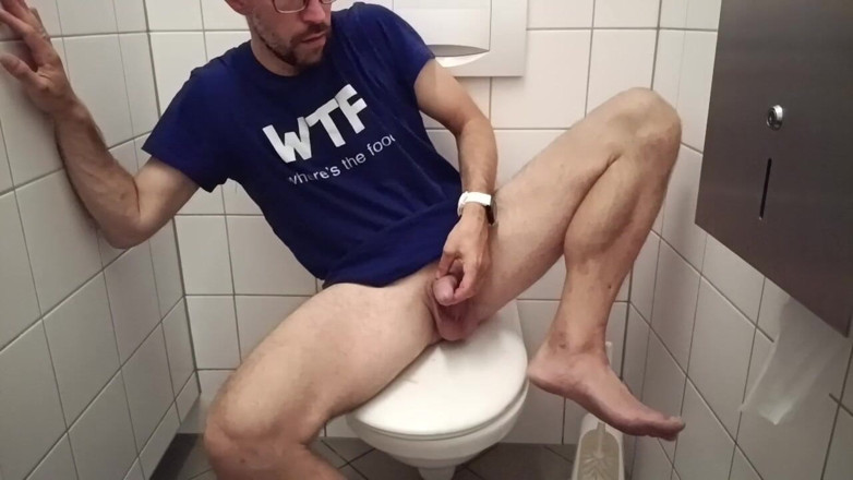 kickerscooter: Public Toilet Speeding: Secret Solo in Feldkirch
