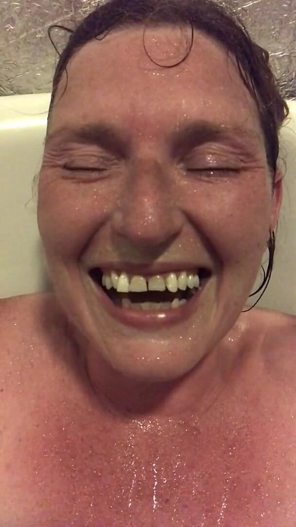 MistressWriggler: J'aimerais que tu aie le même effet que le bain...