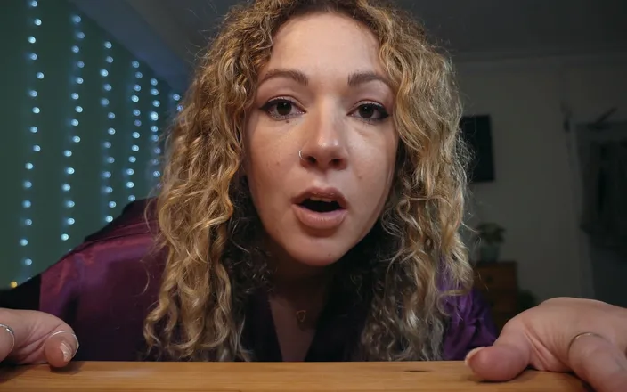 Sasha Curves: Giantess Stepmom Devours Your Tiny Friends