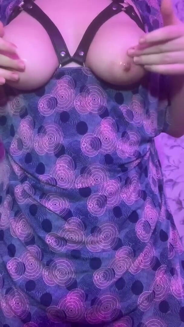 SashaSweet69: SashaSweet69 zeigt, was unter ihrem kleid ist