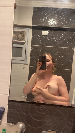 SweetLucy96: 욕조에 소변 쌌어요