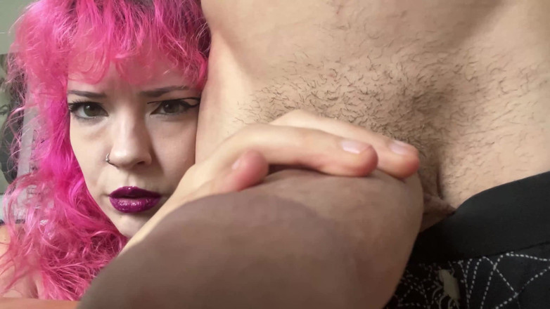 lilredvelvettt: Reuzen straffen een kleine man