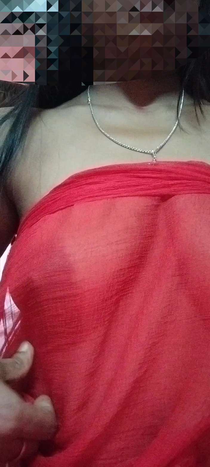 Bengalibeauty96: Indická manželka Priyanka ukazuje velká prsa pro své fanoušky