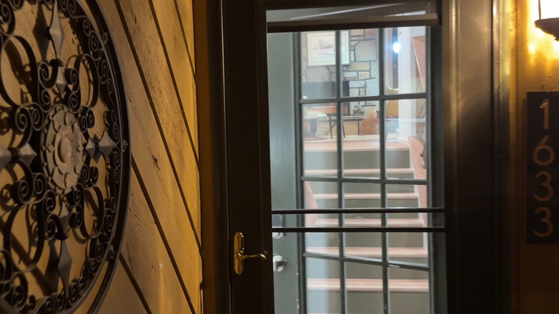 SassyVal: GILF Sassyval devine obraznică cu tipul care repară