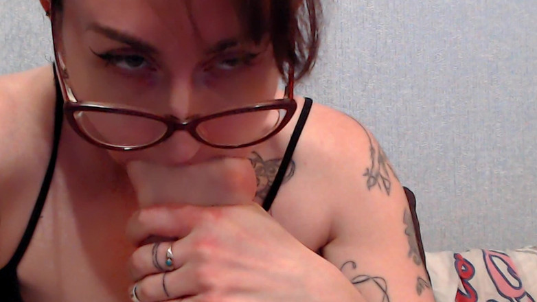 HellENXxOo: Extreem nat voetenneuken en kokhalzen