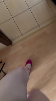 Sunetele de mers pe jos în tocuri înalte