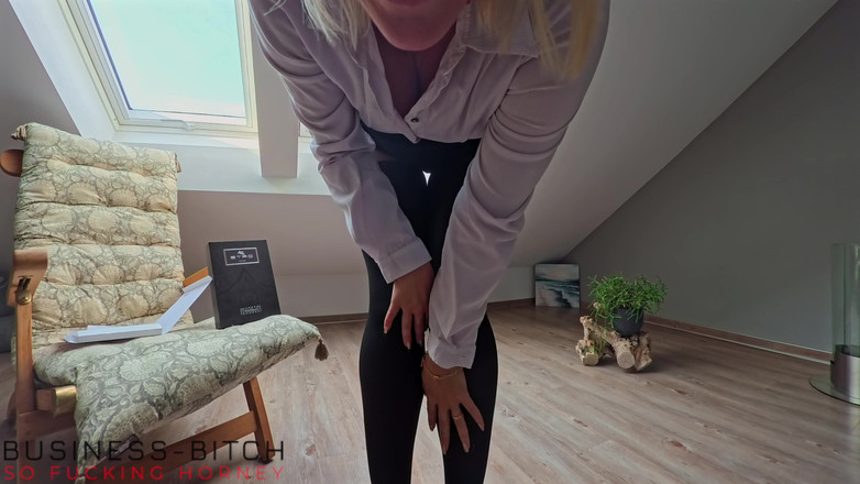 Business Bitch: Seriózní podnikatelka si pro vás zkouší své nové luxusní punčocháče -...