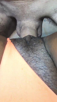 Bog White Cock naplňuje ebenovou kundu velkou náloží spermatu