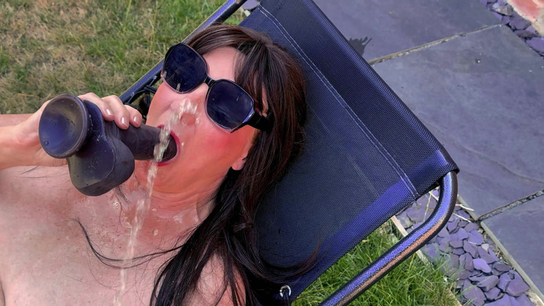 ithastopeefun: Baise avec un gode et pisse - Ithastopeefun
