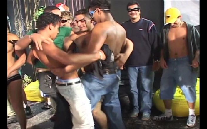Latino Boys Studio: É Carnaval no Brasil - Parte 1