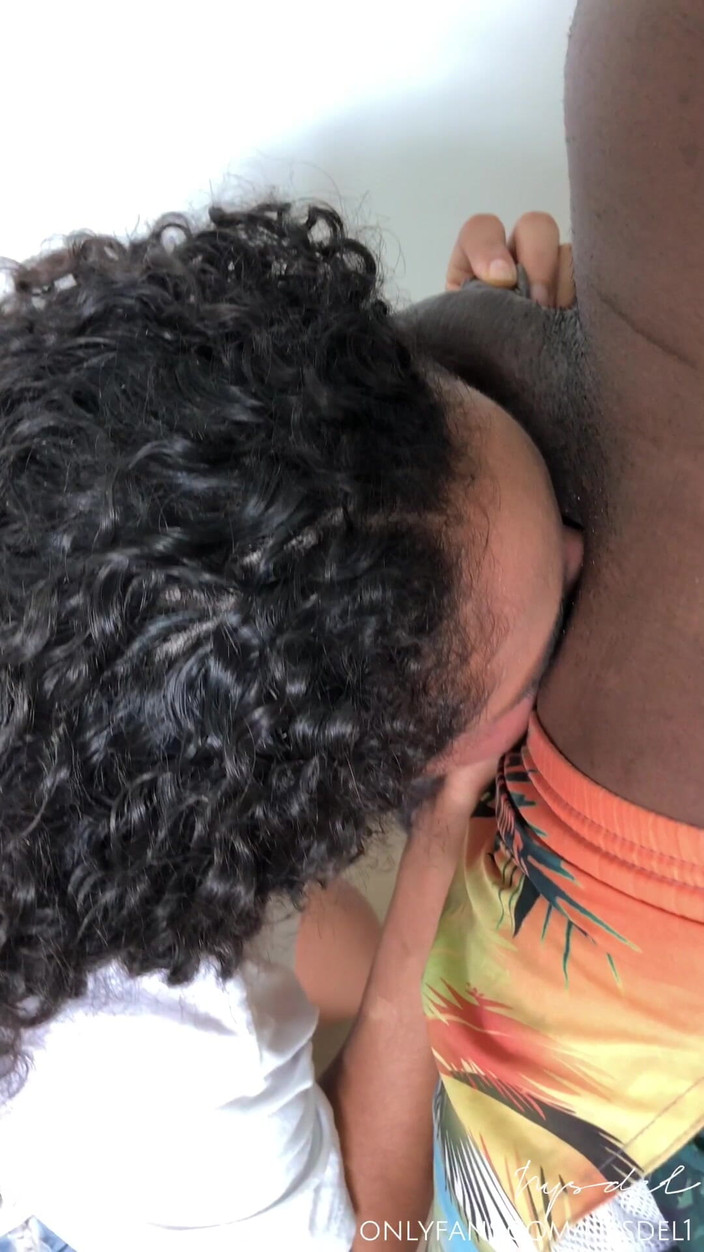 Nysdel: Otrogen flickvän ger i hemlighet avsugning till sin pojkväns bästa...