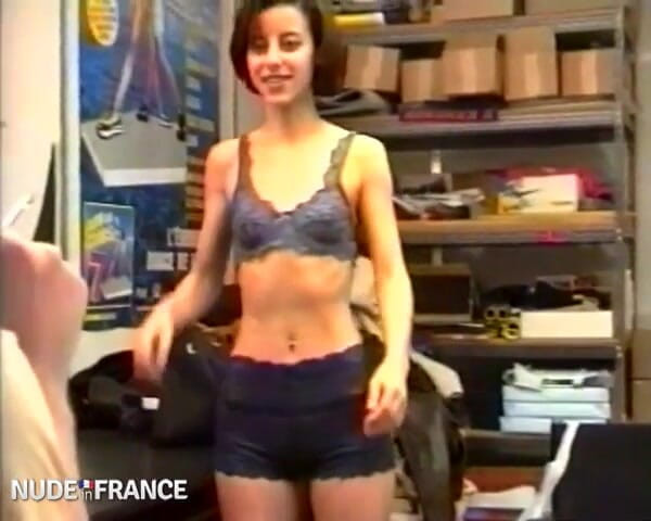 La France a Poil: Caroline, gorgeous little nympho, discreet and very excited