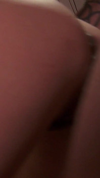 Domácí děvky scéna-1 velká prsa milf brunetka si užívá výstřik na prsa