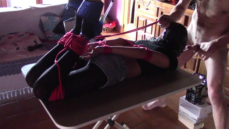 LauraOnHeels: 17 minuten vastgebonden extreme pijpbeurt en diep in keel op...