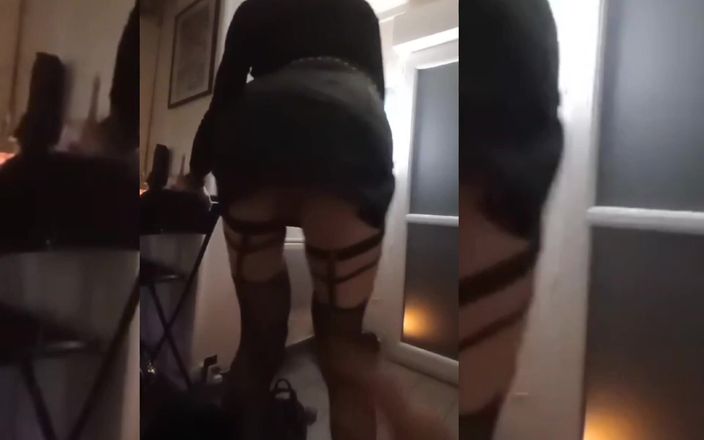 VaneSsa BiTCHx: Bos memberikan blowjob untuk bonus natal. Si cantik tukang ngisap...