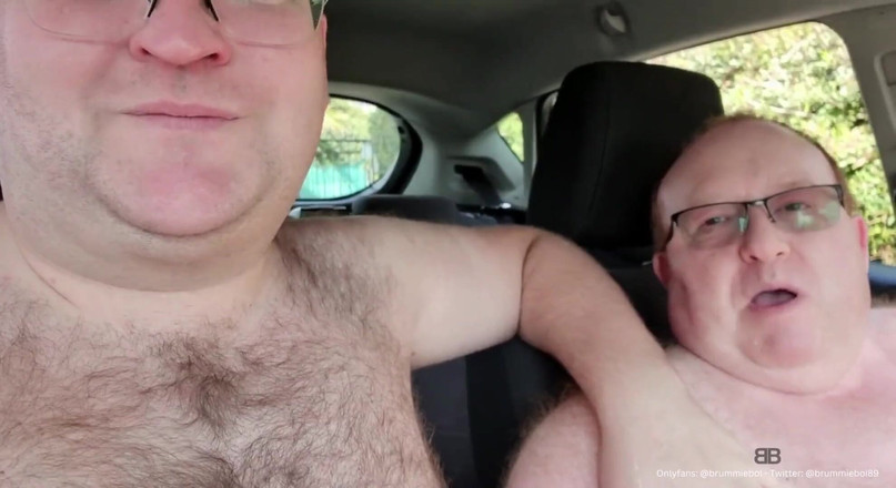 brummieboi89: Masturbând pula lui tati în mașină