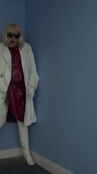 Maroon และ White Leather