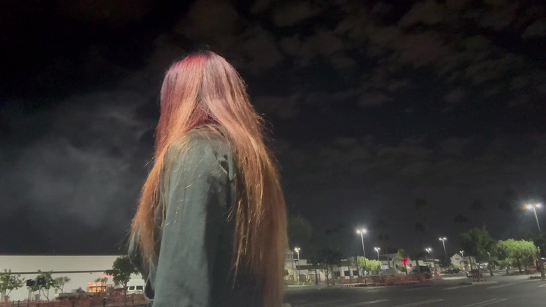 Artemisia Love: Włoskie długie włosy palą na zewnątrz późno w nocy palacz...