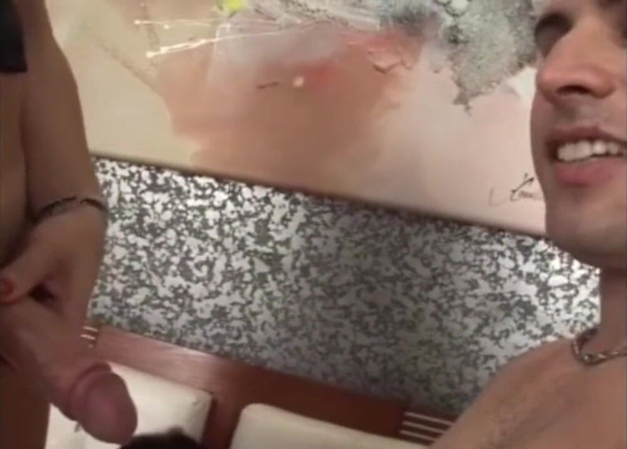 Shemale videos: Blond shemale fuck a striaght and another girl