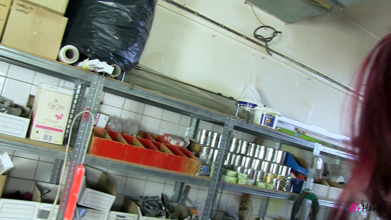 Bi Hard: Bisexual threesome in workshop
