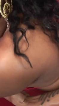 Peituda negra de pele Mahlia Milan faz sexo até sua gozada interna