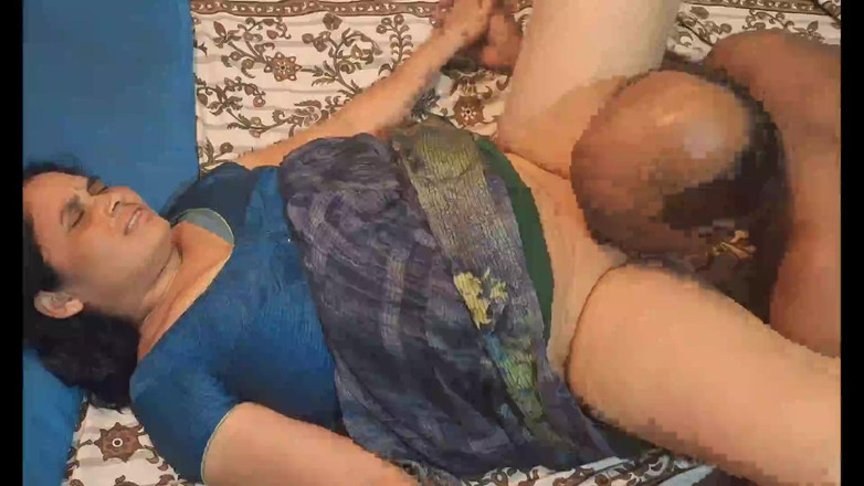 Sexy sindu: Індійська красива сільська дружина займається гарячим сексом з хлопцем