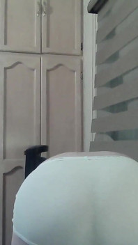 Garanhão Musculoso no Dia do Peito e Ombro