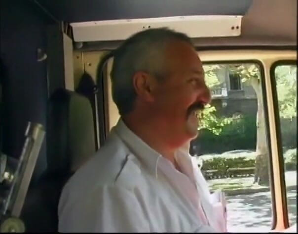 Old Good Porn: O asistentă curvă în uniformă albă sexy repară o pulă ruptă în...
