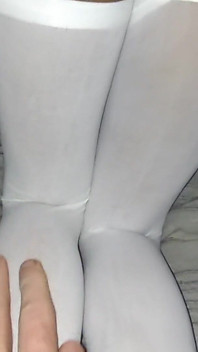 Sexo anal por trás em meias brancas longas