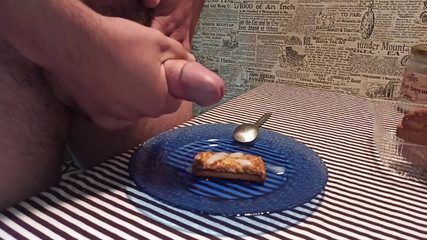 Kinky Guy: Ejakuluj na sušence a lízej jeho vlastní sperma, užívejte si...