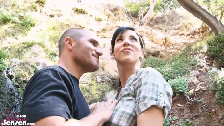 Jelena Jensen: Jelena Jensen fodida com força na trilha de caminhadas!