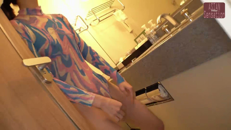 J-Cams: 18-second Squirting Marathon - Cute College Beauty Loves Footjobs, Toys and...