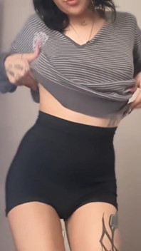 Sexy trans holka přijíždí z vysoké školy