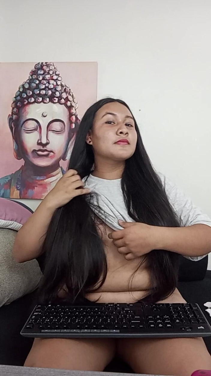 Tiny Owens: Cewek semok latina dengan toket besar lagi asik dientot habis-habisan