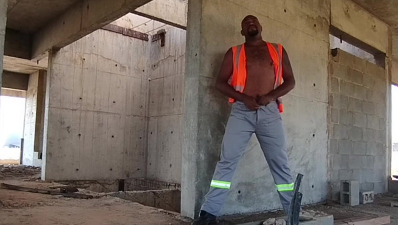 TheBlacKHunterr: Após O Serviço Passei Na Obra Pra Gozar