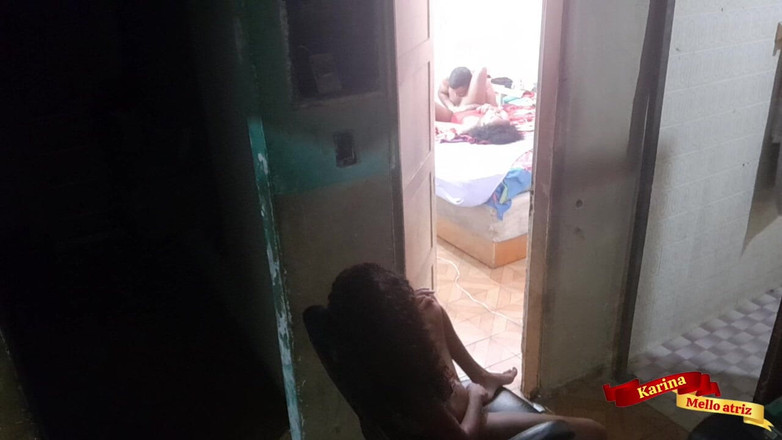 Karinamello: Nachytal jsem svoji nevlastní sestru a nevlastního otce při sexu...