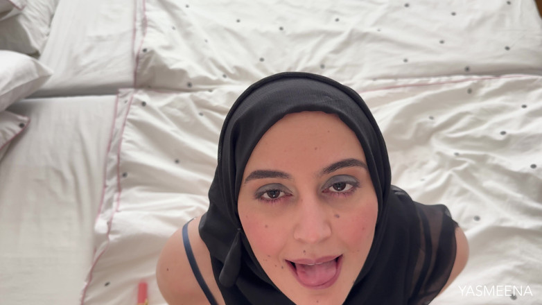 yaasmina ali: hijaabi viry ki bhikh mangti hai