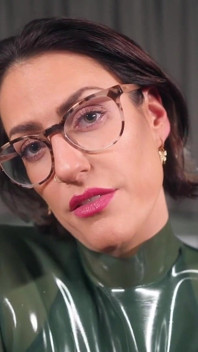 Dopată în dispozitiv de castitate