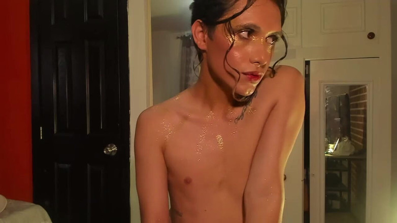 Artesensual: Der brand new shine der verführung, Femboy mit hartem schwanz