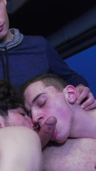 Amazign gang bang w autobusie na drodze w Paryżu 2