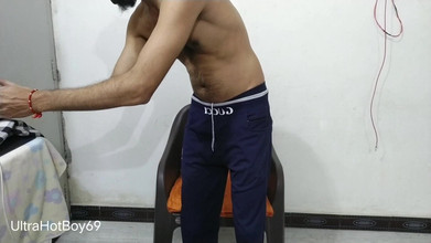UltraHotBoy69: 下着ショーのセクシーな男の子