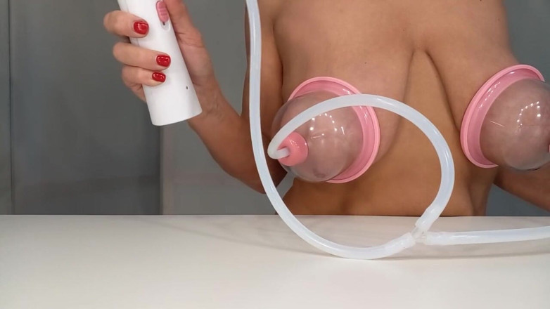 AnnaBUST: Masażer do moich dużych wiszących piersi. Eksperyment