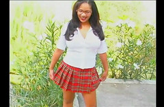 Outdoor pervs: Ebenová holka s tlustou prdelí bere celé černé péro do krku